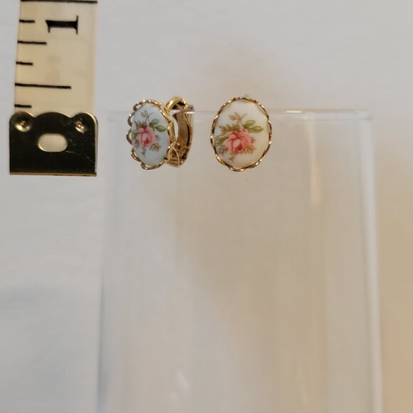 Vintage Gold Tone Porcelain Pink Rose Clip On Earrings - Picture 5 of 5